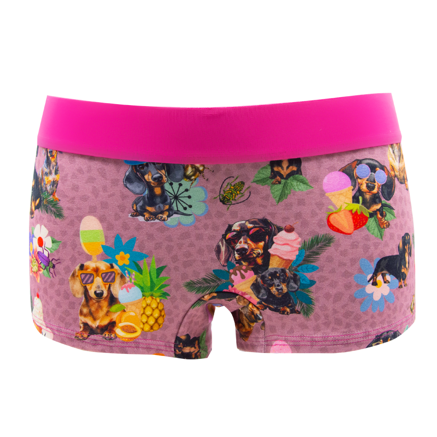 Schockhöschen Panty Dackel Love flieder Vorderansicht — Dackel mit Sonnenbrille, Eiscreme und Blumen auf Flieder mit pinkfarbenem Bund, 95 % Baumwolle fair in Deutschland genäht, Größen XS bis 4XL