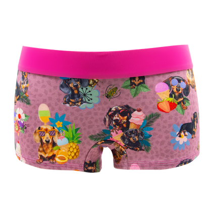 Schockhöschen Panty Dackel Love flieder Vorderansicht — Dackel mit Sonnenbrille, Eiscreme und Blumen auf Flieder mit pinkfarbenem Bund, 95 % Baumwolle fair in Deutschland genäht, Größen XS bis 4XL