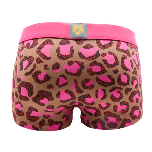 Schockhöschen Panty Leo Mokka Pink Rückansicht — Hot-Pink Leopardenspots auf warmem Mokkabraun, passender Pink-Bund, goldenes Logo, exklusives Design nur bei Schockhöschen