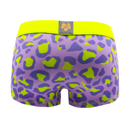 Schockhöschen Panty Leo Neon Rückansicht — lila Leopardenmuster mit neongelb-grünen Spots, neongelber Bund, goldenes Logo