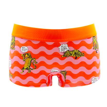 Schockhöschen Panty Tiger mit Weisheiten Detailansicht — Tiger-Illustration mit Weisheiten-Sprechblasen, leuchtend orange-pinkes Wellenmuster, 95 % Baumwolle fair genäht