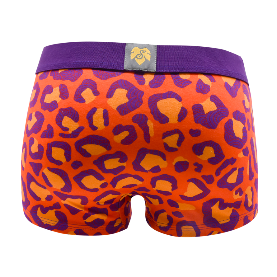 Schockhöschen Panty Leo Orange Rückansicht — leuchtend orangefarbener Leo-Print mit violetten Spots, lila Bund, exklusives Design nur bei Schockhöschen
