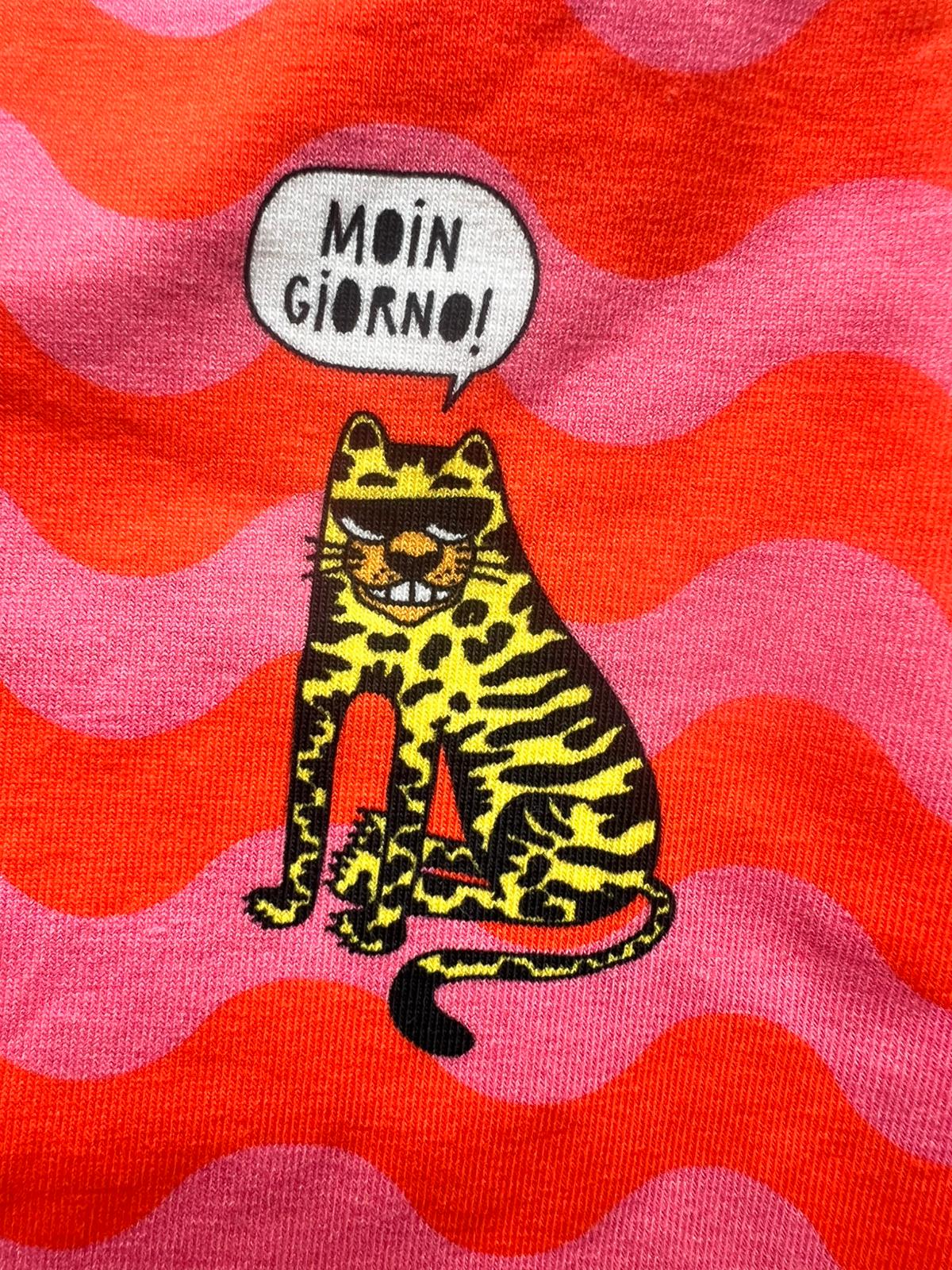 Schockhöschen Panty Tiger mit Weisheiten Detailansicht — Tiger-Illustration mit Weisheiten-Sprechblasen, leuchtend orange-pinkes Wellenmuster, 95 % Baumwolle fair genäht